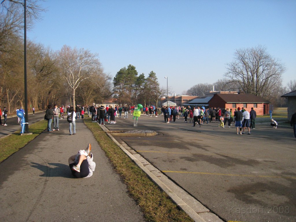 190 Martian10K_2008.jpg - On April 5, 2008 the Martians landed in Dearborn Michigan challenging the local runners to a series of races. 26.2 miles, 13.1 miles and 10K (6.1 Miles). I entered the 10K and enjoyed the out of world experience.